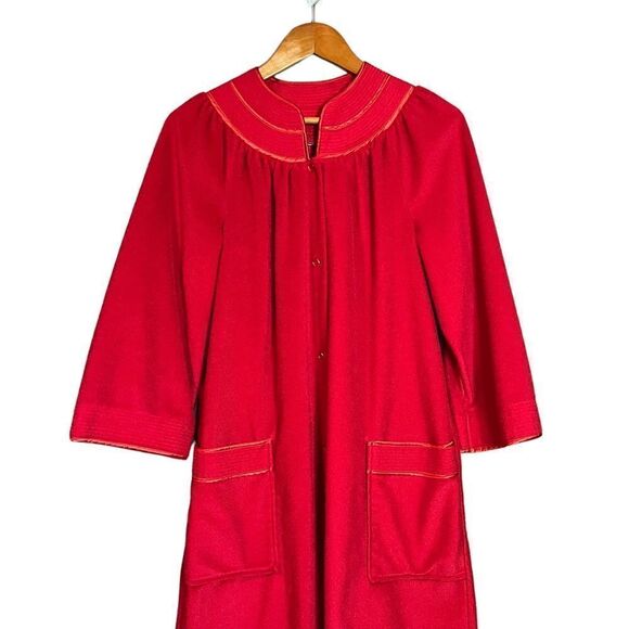 Vintage red night gown with snap buttons - Picture 2 of 5